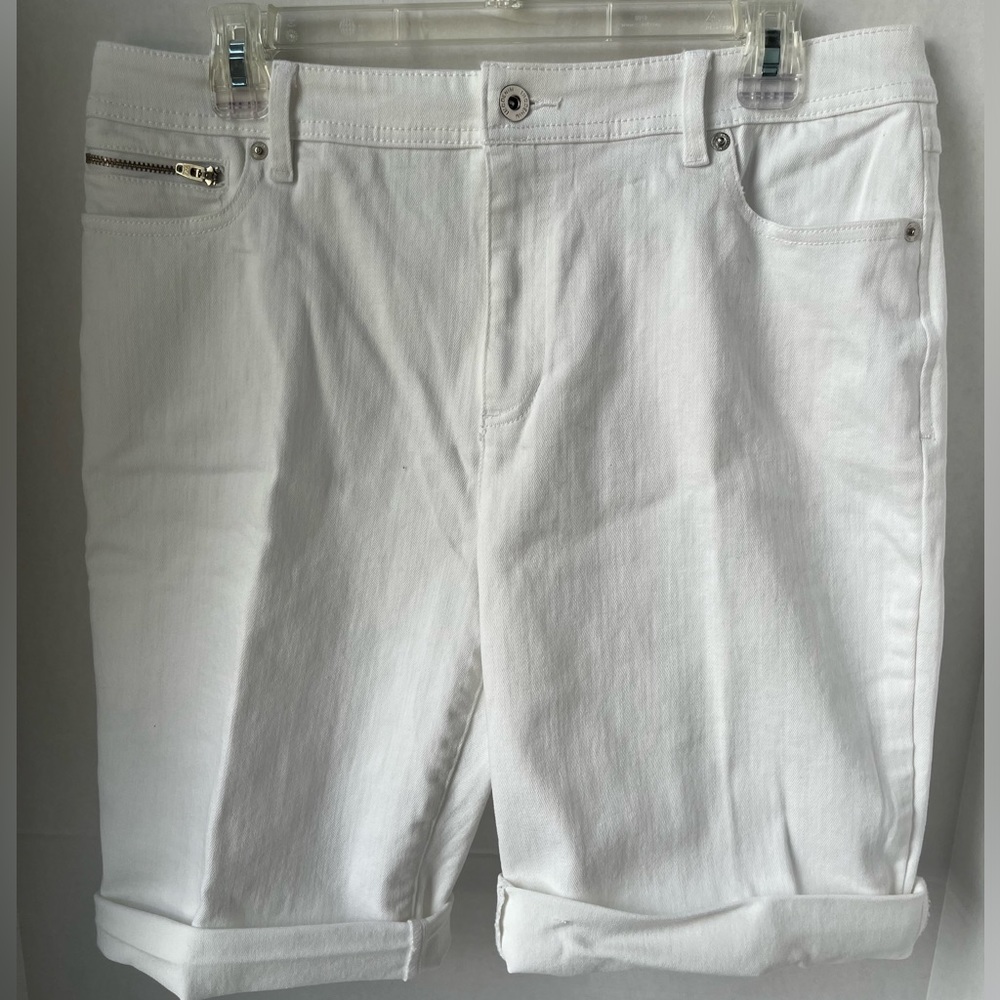 💕HP💕NWT! INC denim white Bermuda shorts size 12. “Core Denim Shorts” mid-rise